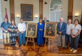 La alcaldesa recibe a Isaac Peral Delgado, que ha donado un retrato de la mujer de Isaac Peral
