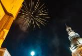 Iluminacin de la Navidad en Cartagena con espectculo areo de Peter Pan