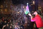 Iluminacin de la Navidad en Cartagena con espectculo areo de Peter Pan
