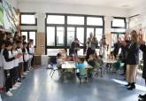 Visita de la alcaldesa y el consejero de Educacin a la Casa del Nio