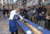 Tradicional Roscn de Reyes gigante del Ayuntamiento y COPE en la plaza del Ayuntamiento