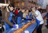 Tradicional Roscn de Reyes gigante del Ayuntamiento y COPE en la plaza del Ayuntamiento