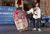 Tradicional Roscn de Reyes gigante del Ayuntamiento y COPE en la plaza del Ayuntamiento