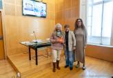 Los ganadores del concurso por comprar en los mercadillos de Cartagena reciben sus premios