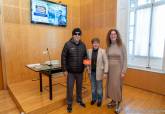 Los ganadores del concurso por comprar en los mercadillos de Cartagena reciben sus premios