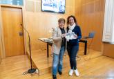 Los ganadores del concurso por comprar en los mercadillos de Cartagena reciben sus premios