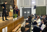 Encuentro de la escritora Julieta Soria con alumnos del IES Isaac Peral