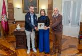 Entrega de la partitura de la marcha 'Promesa' a la alcaldesa, Madrina de Honor del Centenario de la Piedad