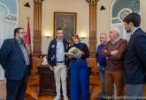 Entrega de la partitura de la marcha 'Promesa' a la alcaldesa, Madrina de Honor del Centenario de la Piedad