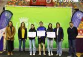 Entrega de becas deportistas de alto inters municipal.