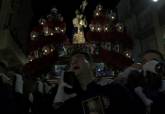 Fotograma de 'Una madrugada a hombros', documental dirigido por Enrique Selma sobre la Noche del Encuentro que la Cofrada Marraja protagoniza en la Semana Santa de Cartagena.
