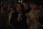 Fotograma de 'Una madrugada a hombros', documental dirigido por Enrique Selma sobre la Noche del Encuentro que la Cofrada Marraja protagoniza en la Semana Santa de Cartagena.
