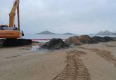 El Ayuntamiento recupera del mar mil toneladas de arena para regenerar Los Nietos y La Gola 