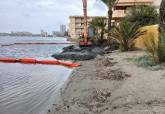 El Ayuntamiento recupera del mar mil toneladas de arena para regenerar Los Nietos y La Gola 