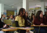 Encuentro de Lucia Carballal, finalista del premio Mandarache, en el IES Pedro Pealver
