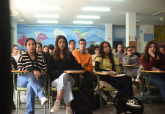 Encuentro de Lucia Carballal, finalista del premio Mandarache, en el IES Pedro Pealver