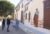 La alcaldesa visita el grafiti mural de Canteras