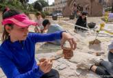 Alumnos del IES El Boho excavan en la calzada romana frente a la Milagrosa con ArqueoBoho