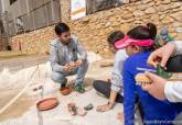 Alumnos del IES El Boho excavan en la calzada romana frente a la Milagrosa con ArqueoBoho