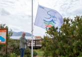 Izado de la Bandera Sendero Azul en Isla Plana