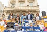 La alcaldesa durante las actividades en comercios por el Da de los Cascos Histricos