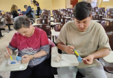 Alumnos del IES ElCano y usuarios de ASTUS crean una exposicin solidaria