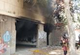 Incendio de vehculo en antiguo cuartel de La Gua. Bomberos del Ayuntamiento de Cartagena.