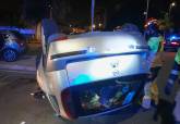 Bomberos y Polica Local intervienen la madrugada del sbado en un accidente en la avenida del Cantn
