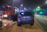 Bomberos y Polica Local intervienen la madrugada del sbado en un accidente en la avenida del Cantn