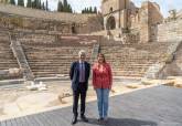 Noelia Arroyo con el CEO de Veolia, Daniel Tugues, en el Teatro Romano