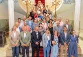 El Ayuntamiento reconoce el trabajo de medio centenar de empleados pblicos jubilados