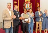 El Ayuntamiento reconoce el trabajo de medio centenar de empleados pblicos jubilados