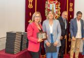 El Ayuntamiento reconoce el trabajo de medio centenar de empleados pblicos jubilados