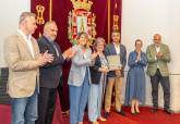 El Ayuntamiento reconoce el trabajo de medio centenar de empleados pblicos jubilados