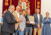 El Ayuntamiento reconoce el trabajo de medio centenar de empleados pblicos jubilados