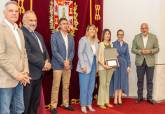 El Ayuntamiento reconoce el trabajo de medio centenar de empleados pblicos jubilados
