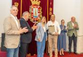 El Ayuntamiento reconoce el trabajo de medio centenar de empleados pblicos jubilados