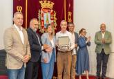 El Ayuntamiento reconoce el trabajo de medio centenar de empleados pblicos jubilados