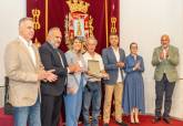 El Ayuntamiento reconoce el trabajo de medio centenar de empleados pblicos jubilados