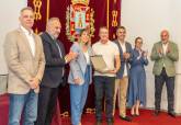 El Ayuntamiento reconoce el trabajo de medio centenar de empleados pblicos jubilados