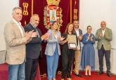 El Ayuntamiento reconoce el trabajo de medio centenar de empleados pblicos jubilados