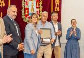 El Ayuntamiento reconoce el trabajo de medio centenar de empleados pblicos jubilados