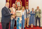 El Ayuntamiento reconoce el trabajo de medio centenar de empleados pblicos jubilados