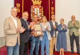 El Ayuntamiento reconoce el trabajo de medio centenar de empleados pblicos jubilados