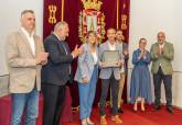 El Ayuntamiento reconoce el trabajo de medio centenar de empleados pblicos jubilados