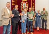 El Ayuntamiento reconoce el trabajo de medio centenar de empleados pblicos jubilados