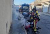 Incendio vehculo. Bomberos del Ayuntamiento de Cartagena.