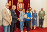 El Ayuntamiento reconoce el trabajo de medio centenar de empleados p�blicos jubilados