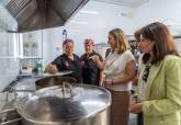 Visita a las instalaciones de la Hospitalidad de Santa Teresa tras la ampliacin de las cocinas