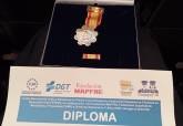 El agente de Polica Local Vctor Navarro, recoge en Valladolid la medalla de oro a la seguridad vial por su trabajo en la ESPAC